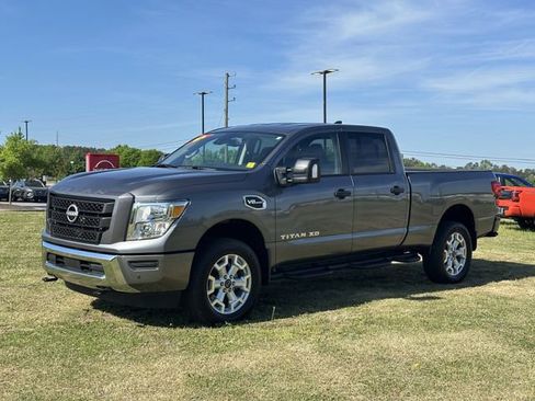 Certified 2024 Nissan Titan SV w/ SV Convenience Package image 3