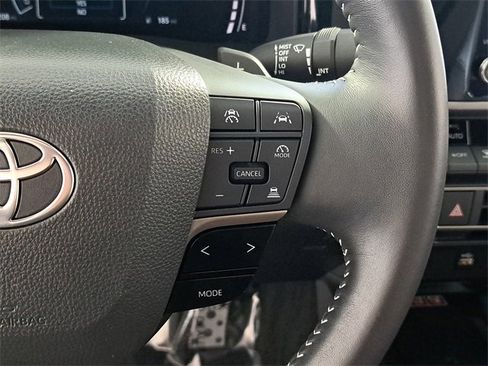 Used 2025 Toyota Camry SE image 25