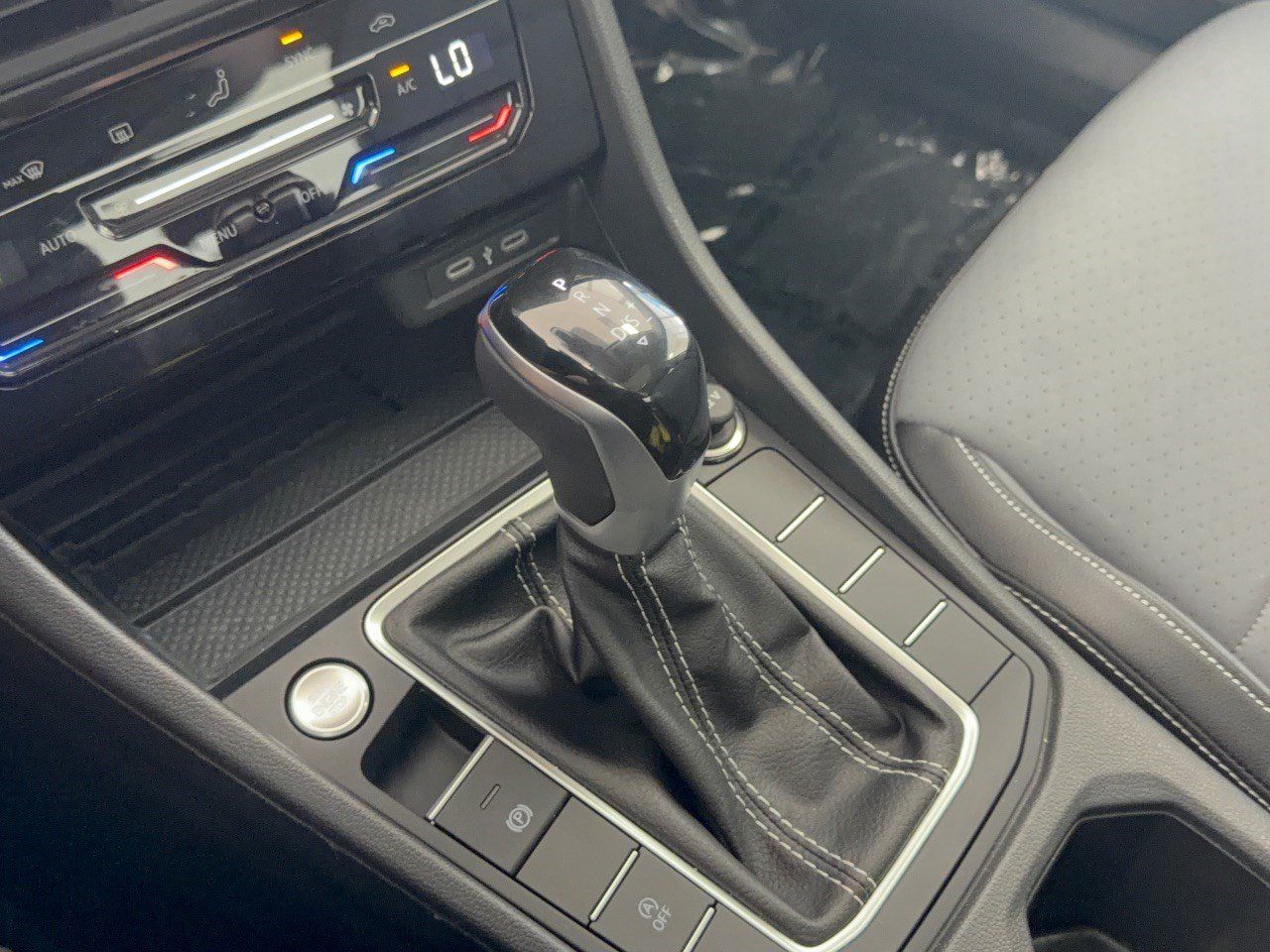 Certified 2026 Volkswagen Jetta SE FWD image 21