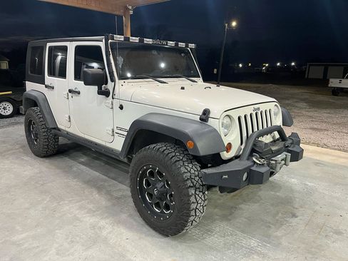 Used 2010 Jeep Wrangler Unlimited Sport image 5
