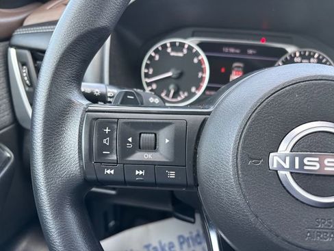 Used 2023 Nissan Rogue S image 18