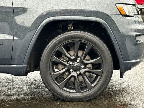 Used 2018 Jeep Grand Cherokee Altitude image 17