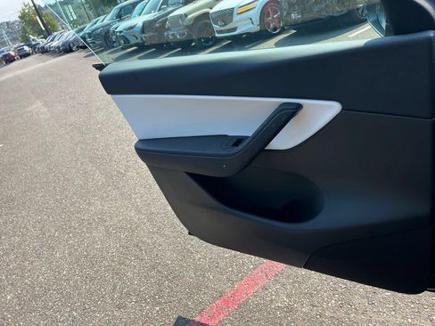 Used 2022 Tesla Model Y Performance AWD/4WD image 15