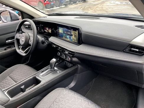 Used 2025 Nissan Kicks SV image 13