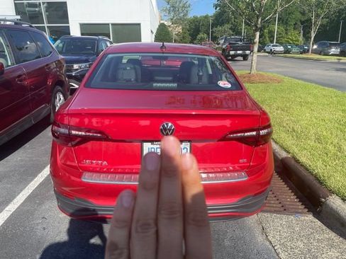 Used 2023 Volkswagen Jetta SE w/ Panoramic Sunroof Package FWD image 8