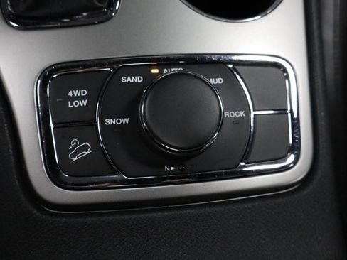 Used 2018 Jeep Grand Cherokee Limited AWD/4WD image 23
