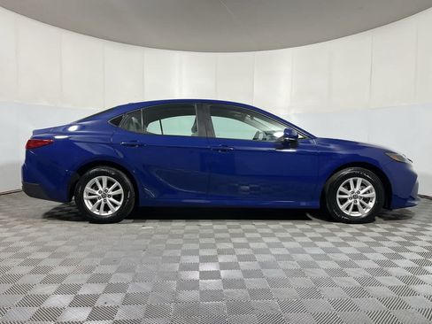 Used 2025 Toyota Camry LE AWD/4WD image 9