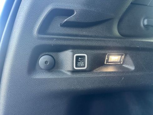 Used 2023 Jeep Grand Cherokee L Laredo image 36