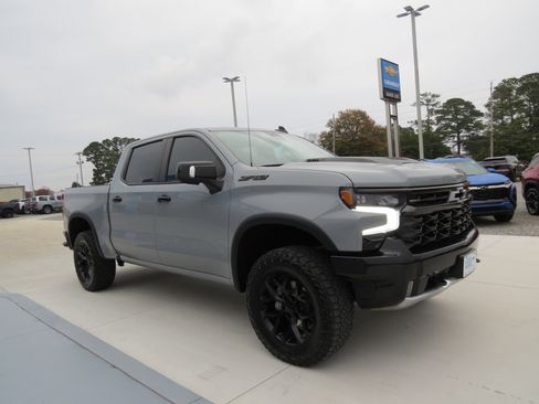 Used 2024 Chevrolet Silverado 1500 ZR2 w/ Technology Package image 5