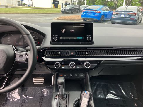 Used 2025 Honda Civic Sport image 25