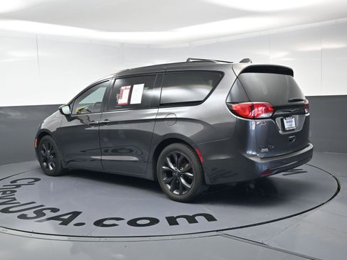 Used 2018 Chrysler Pacifica Touring-L Plus w/ S Appearance Package image 7