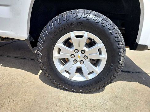 Used 2022 Chevrolet Colorado LT w/ Fleet Safety Package image 11
