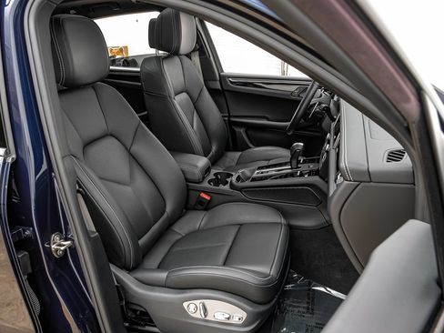Used 2022 Porsche Macan S AWD/4WD image 32
