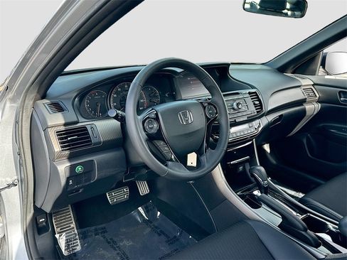 Used 2017 Honda Accord Sport image 9