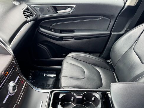Used 2019 Ford Edge Titanium FWD image 13
