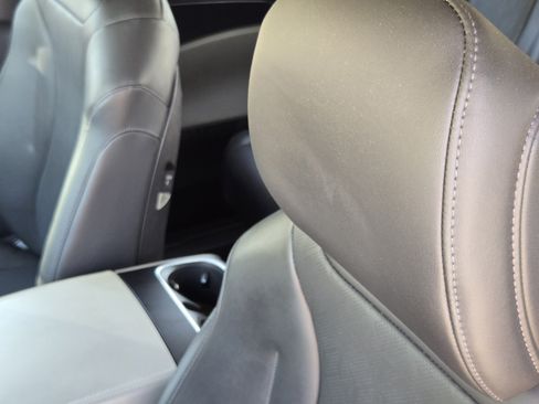 Used 2025 Kia Carnival FWD image 11