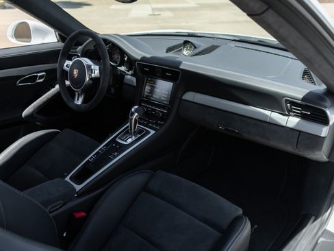 Used 2015 Porsche 911 GT3 RWD image 16