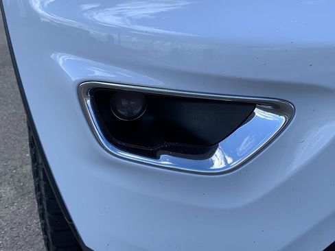 Used 2019 Jeep Grand Cherokee Laredo image 10