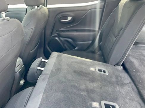 Used 2022 Jeep Renegade Latitude AWD/4WD image 35