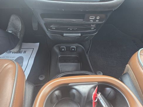 Used 2017 Chrysler Pacifica Limited w/ UConnect Theater Package image 21