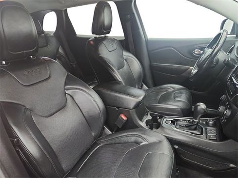 Used 2020 Jeep Cherokee Limited image 22