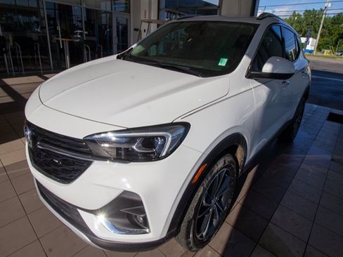Used 2021 Buick Encore GX Essence image 2