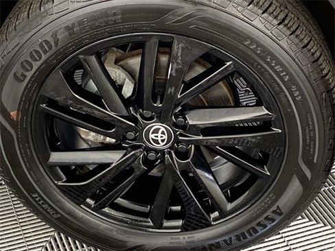 Used 2024 Toyota Corolla Cross Hybrid Nightshade image 27