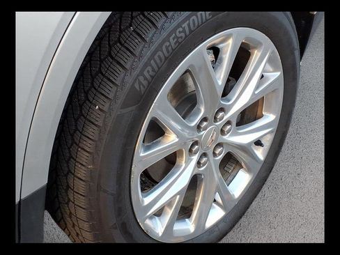 Used 2017 Cadillac XT5 Luxury w/ Driver Awareness Package image 9