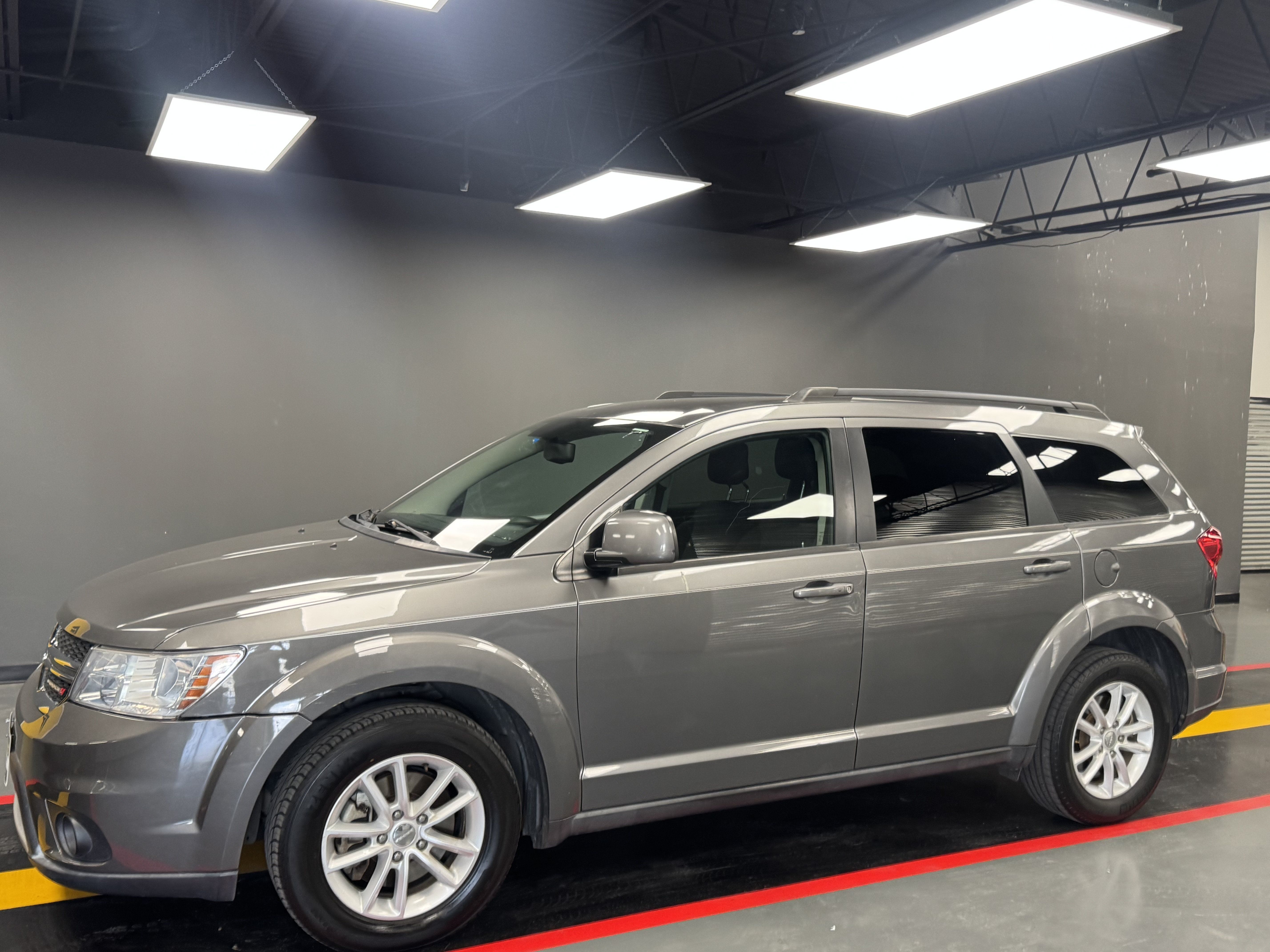 Used 2013 Dodge Journey SXT w/ Flexible Seating Group FWD image 2