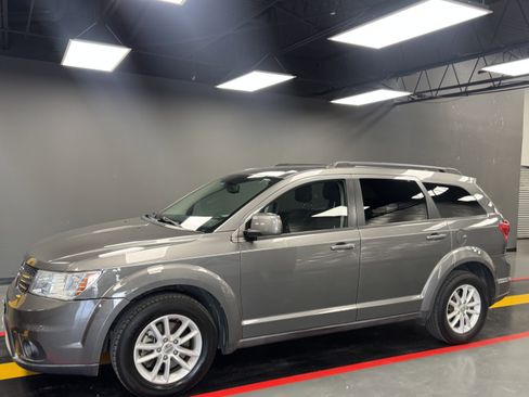 Used 2013 Dodge Journey SXT w/ Flexible Seating Group image 2