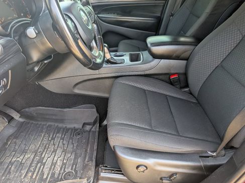 Used 2021 Jeep Grand Cherokee Laredo image 9