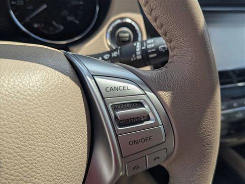 Used 2015 Nissan Rogue SL FWD image 12