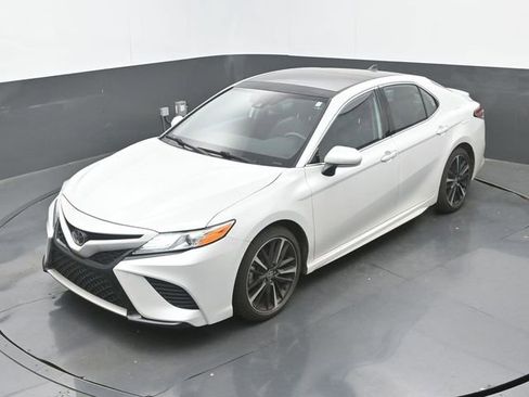 Used 2020 Toyota Camry XSE image 16