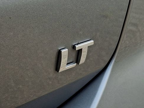 Used 2024 Chevrolet Equinox LT FWD image 31