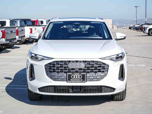 Used 2025 Audi Q5 Premium w/ Convenience Package AWD/4WD image 2