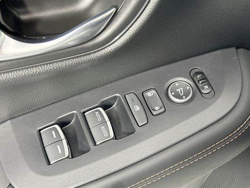 Used 2025 Honda HR-V Sport image 17