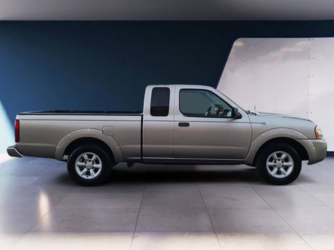 Used 2001 Nissan Frontier XE image 6