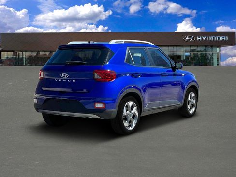 New 2025 Hyundai Venue SEL FWD image 7