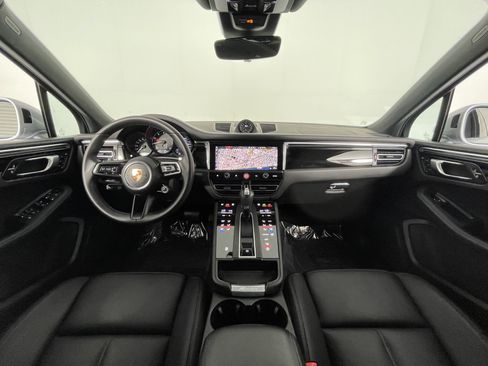 Certified 2026 Porsche Macan AWD/4WD image 13