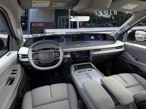 New 2026 Lincoln Navigator L Premier AWD/4WD image 9