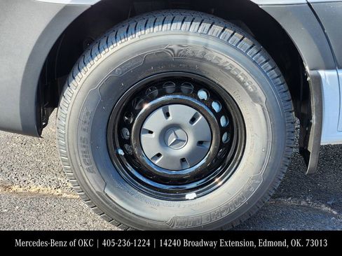 Used 2025 Mercedes-Benz Sprinter 2500 image 12