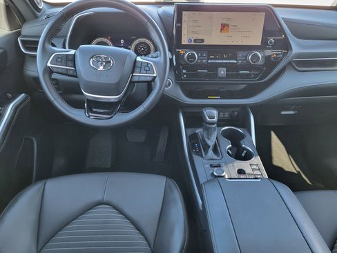 Used 2025 Toyota Highlander XSE image 18