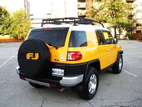 Used 2007 Toyota FJ Cruiser 2WD image 9