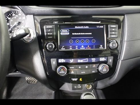 Used 2019 Nissan Rogue SV AWD/4WD image 25
