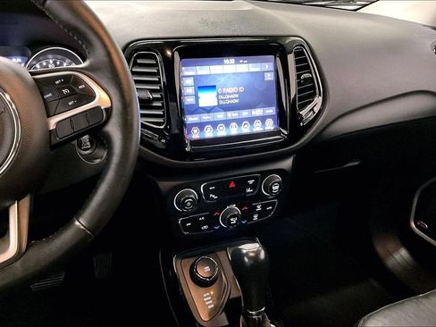 Used 2018 Jeep Compass Limited AWD/4WD image 9