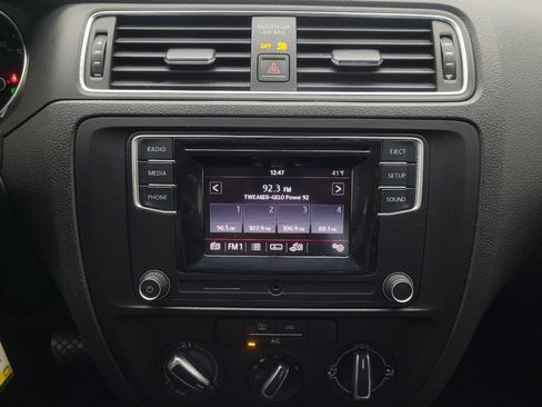 Used 2017 Volkswagen Jetta S image 25