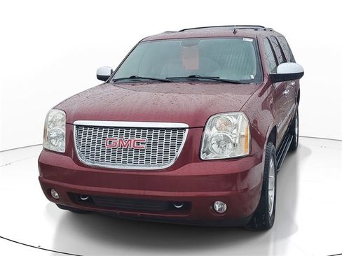 Used 2011 GMC Yukon XL SLT w/ SLT Chrome Package image 2