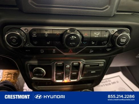 Used 2019 Jeep Wrangler Unlimited Sahara w/ Cold Weather Group AWD/4WD image 30