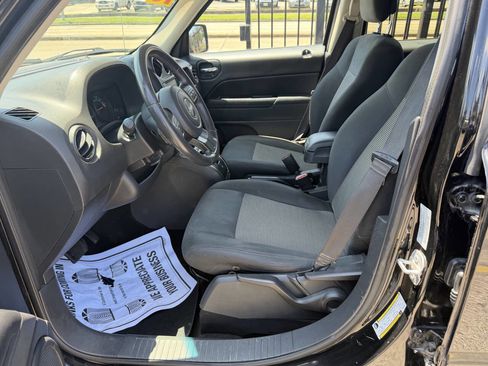 Used 2016 Jeep Patriot Latitude FWD image 9