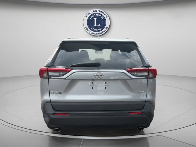 Used 2020 Toyota RAV4 XLE Premium FWD image 8